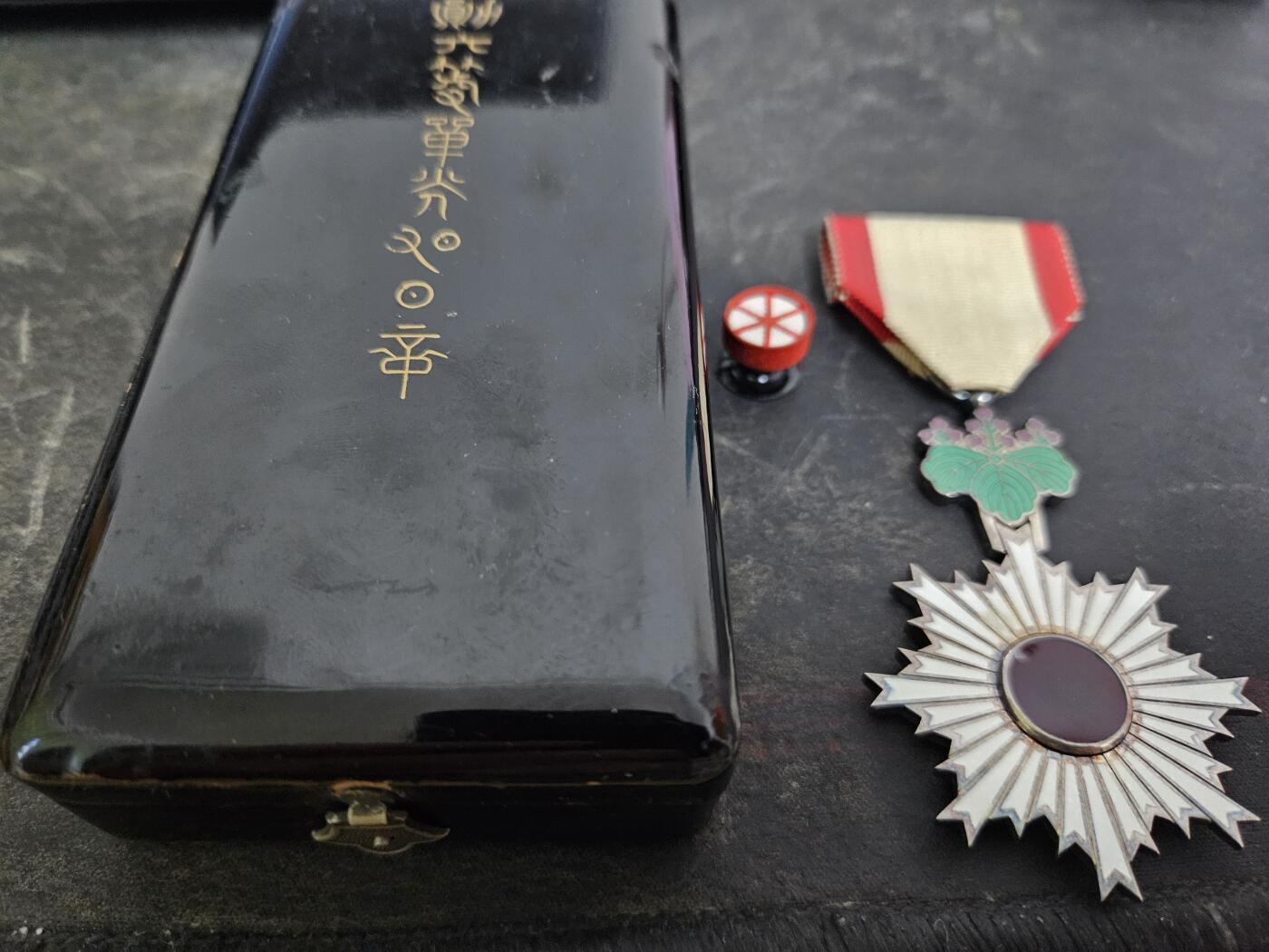 各国勋章奖章拍卖第38期，纪念二战结束80周年 日本勋六等单光旭日章，带盒略