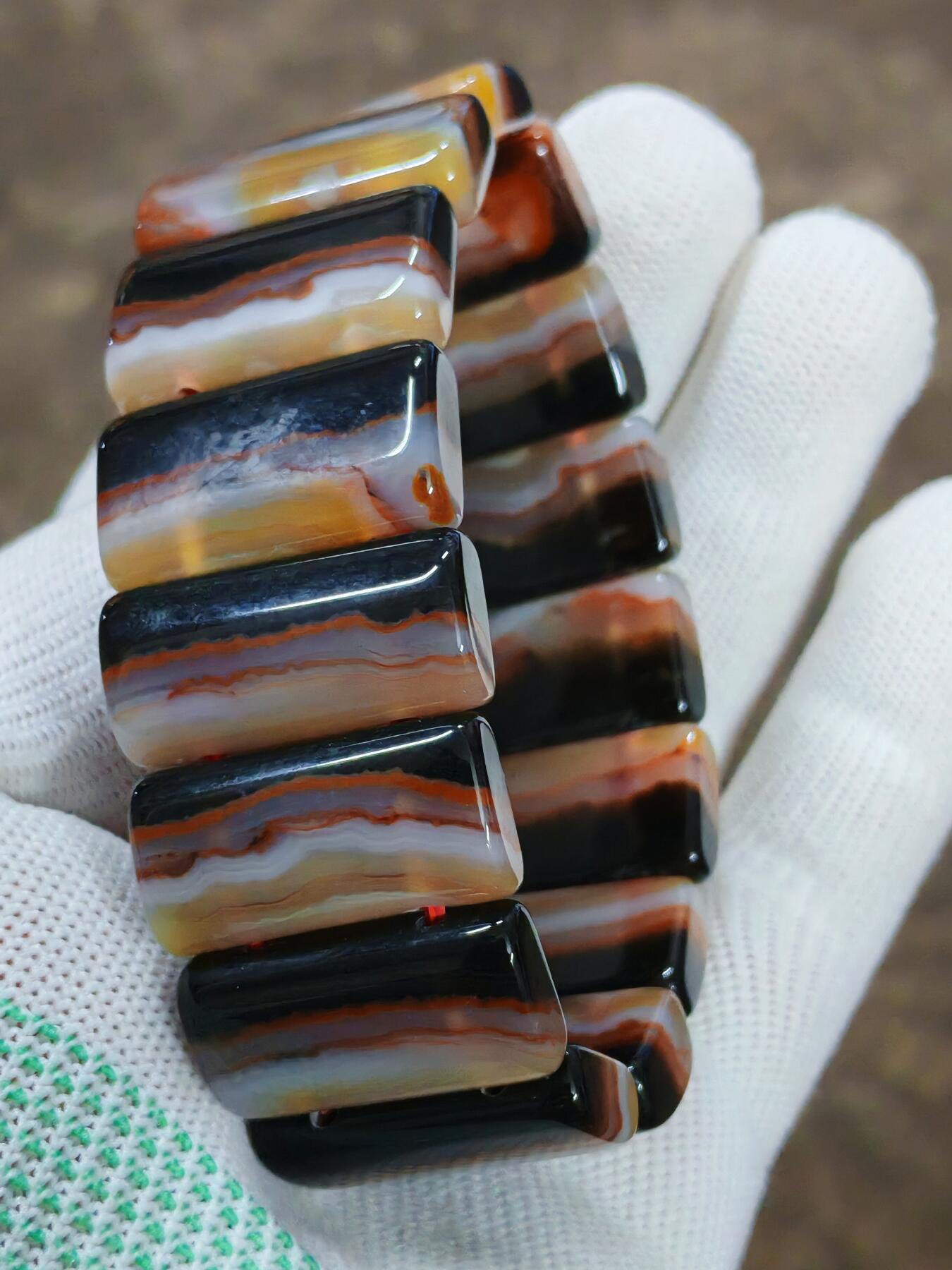 精品玛瑙手排手串(36050)单片尺寸26*13*7.5mm数量15片重量80.9g