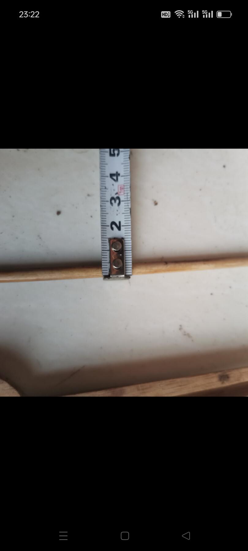 老竹制琵琶戥子，带铜头铜砣，牙手柄油亮，包浆自然。杆子长度约30厘米，秤盘完整，铜砣无损。老物件收藏使用都可以，品相如图