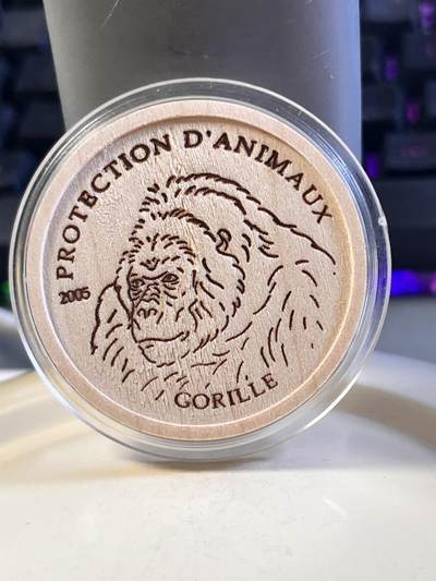 第169期拍卖【长期征集拍品】 - 稀奇世界首枚木头材质刚果2005年大猩猩纪念币