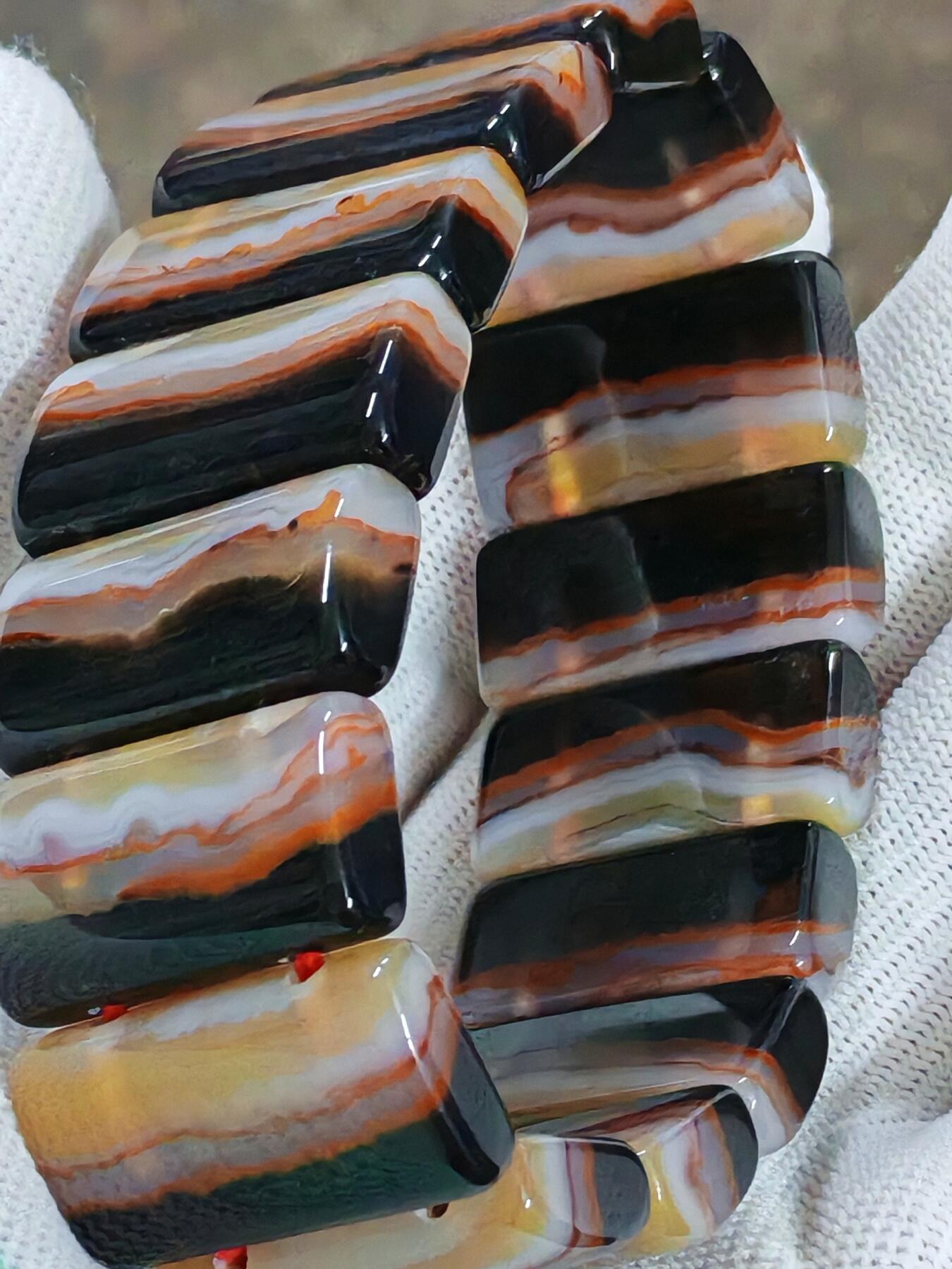 精品玛瑙手排手串(36050)单片尺寸26*13*7.5mm数量15片重量80.9g
