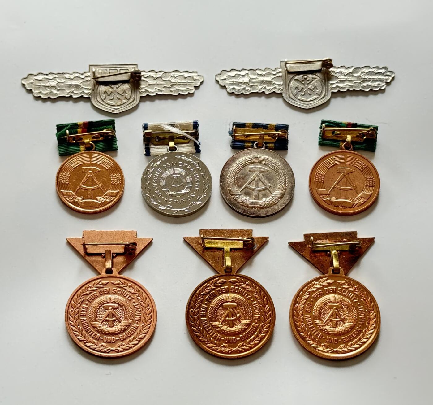 RimeNova韵星2025军品类夏季拍卖会-- RimeNova 2025 Summer Militaria Sale 民主德国GST武装技能章农业、卫生部服役、邮政和预备役军官服役9枚
