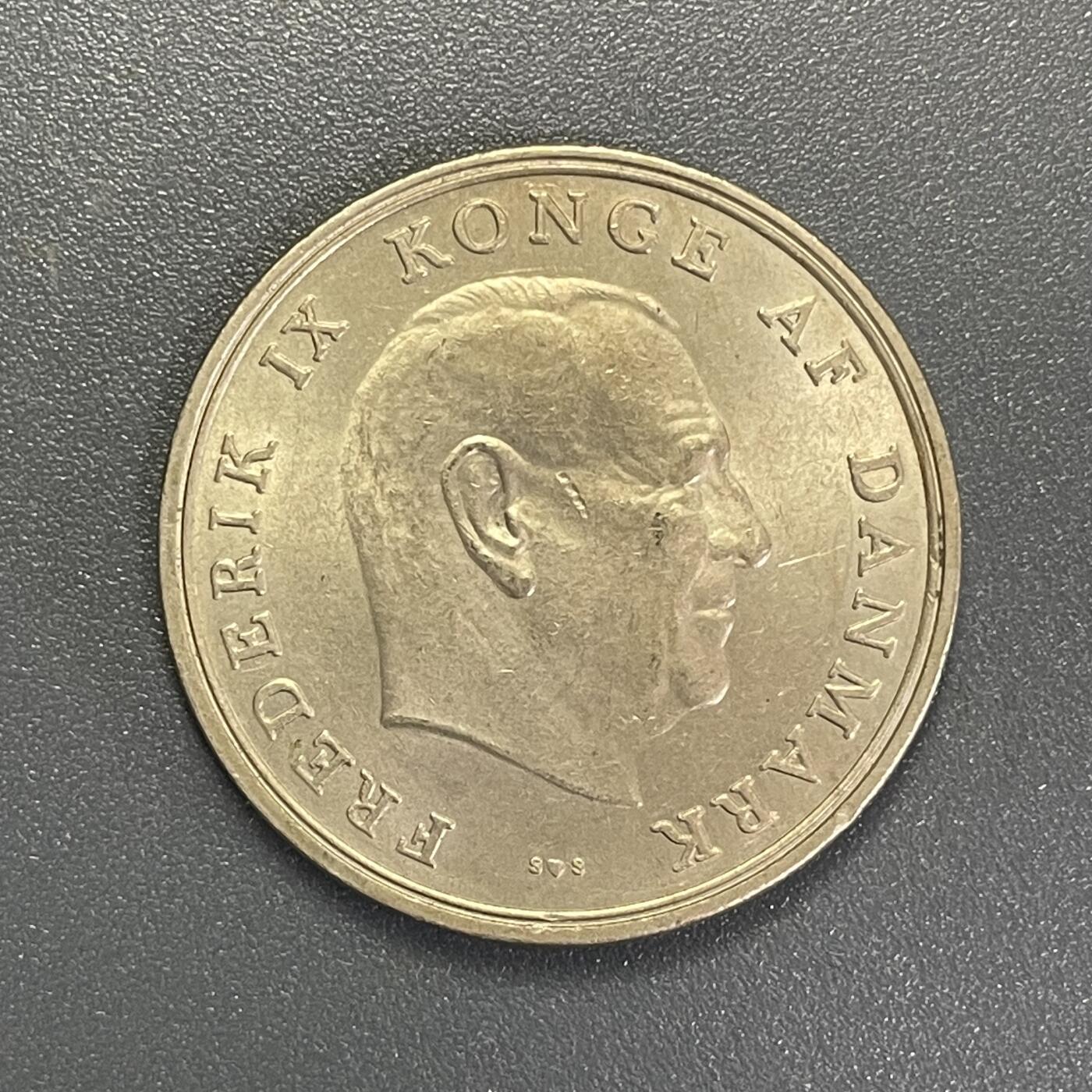 回流0801 丹麦1972年 5克朗 铜镍币 33mm 弗雷德里克九世国王头像/橡树枝围绕的国徽图案