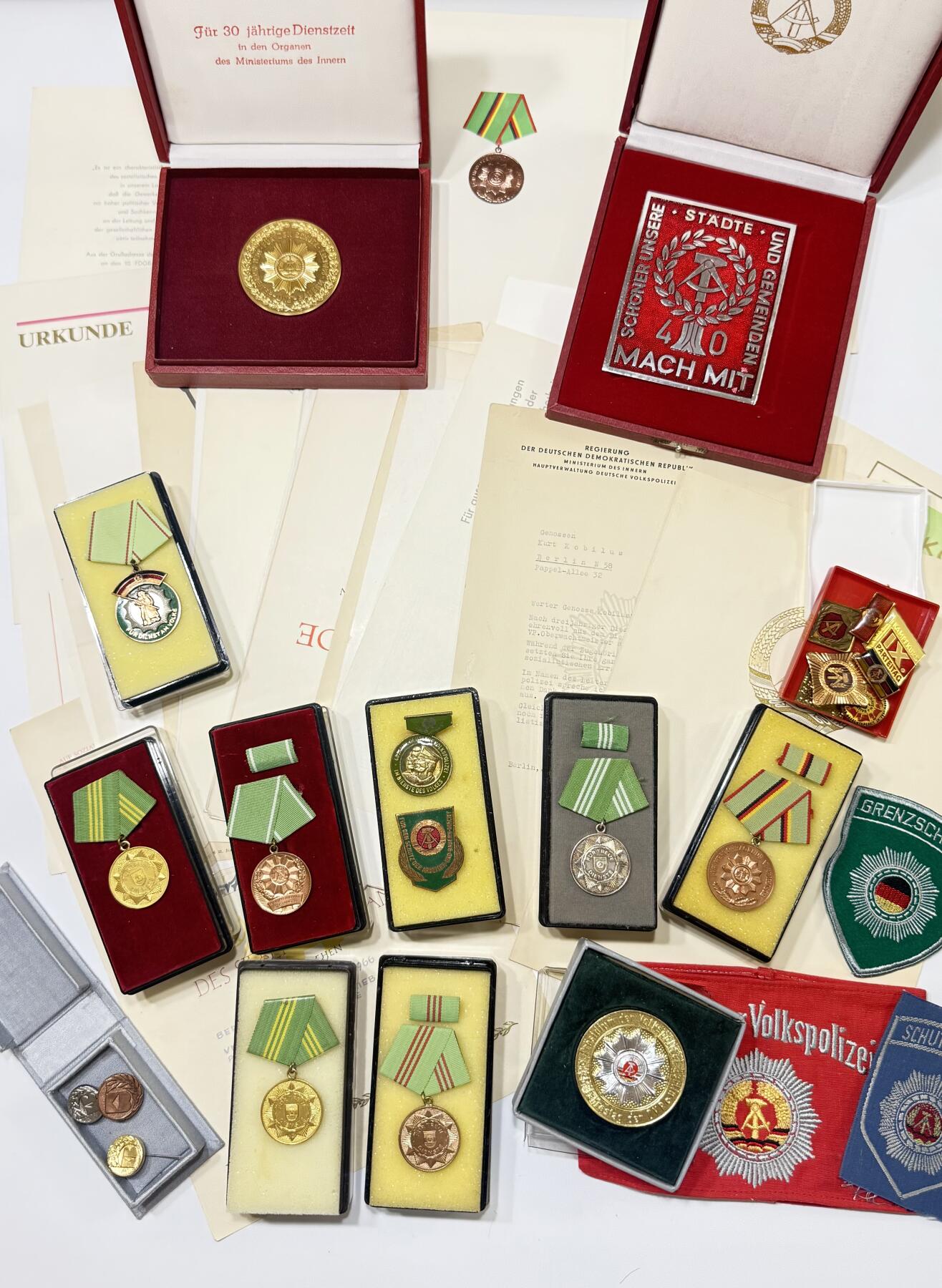 RimeNova韵星2025军品类夏季拍卖会-- RimeNova 2025 Summer Militaria Sale 东德内务部武装力量大全套（第一、二幅图为总体预览，第一张图不全）