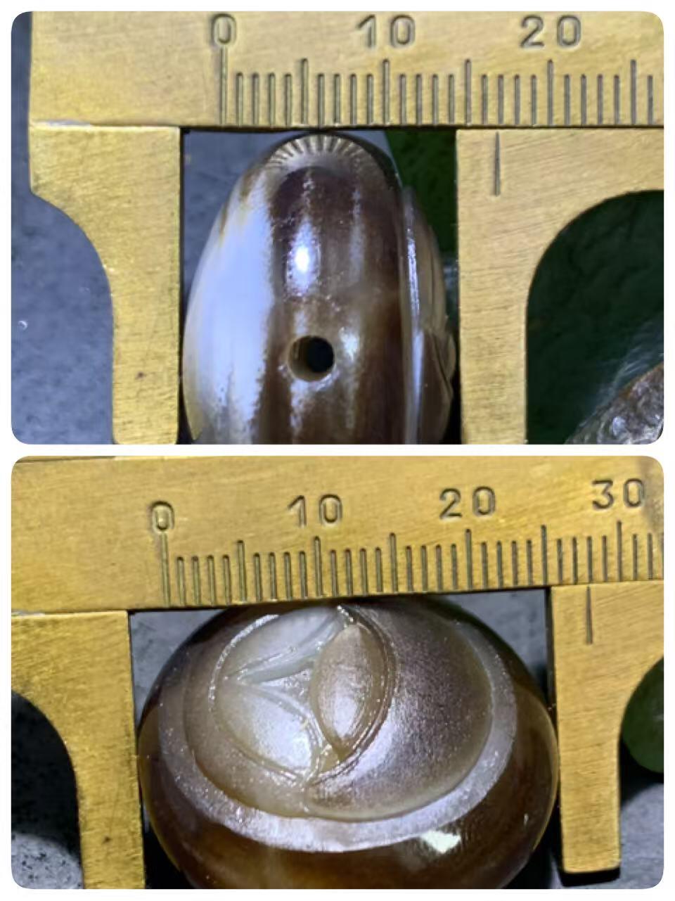 精品药师玛瑙手工俏色巧雕钱币元宝板珠（背云）一颗。