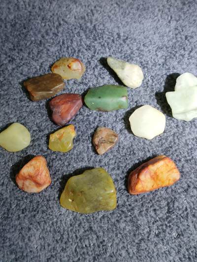 猩哥外币小铺➨【第175场】 - 和田玉原石13个
