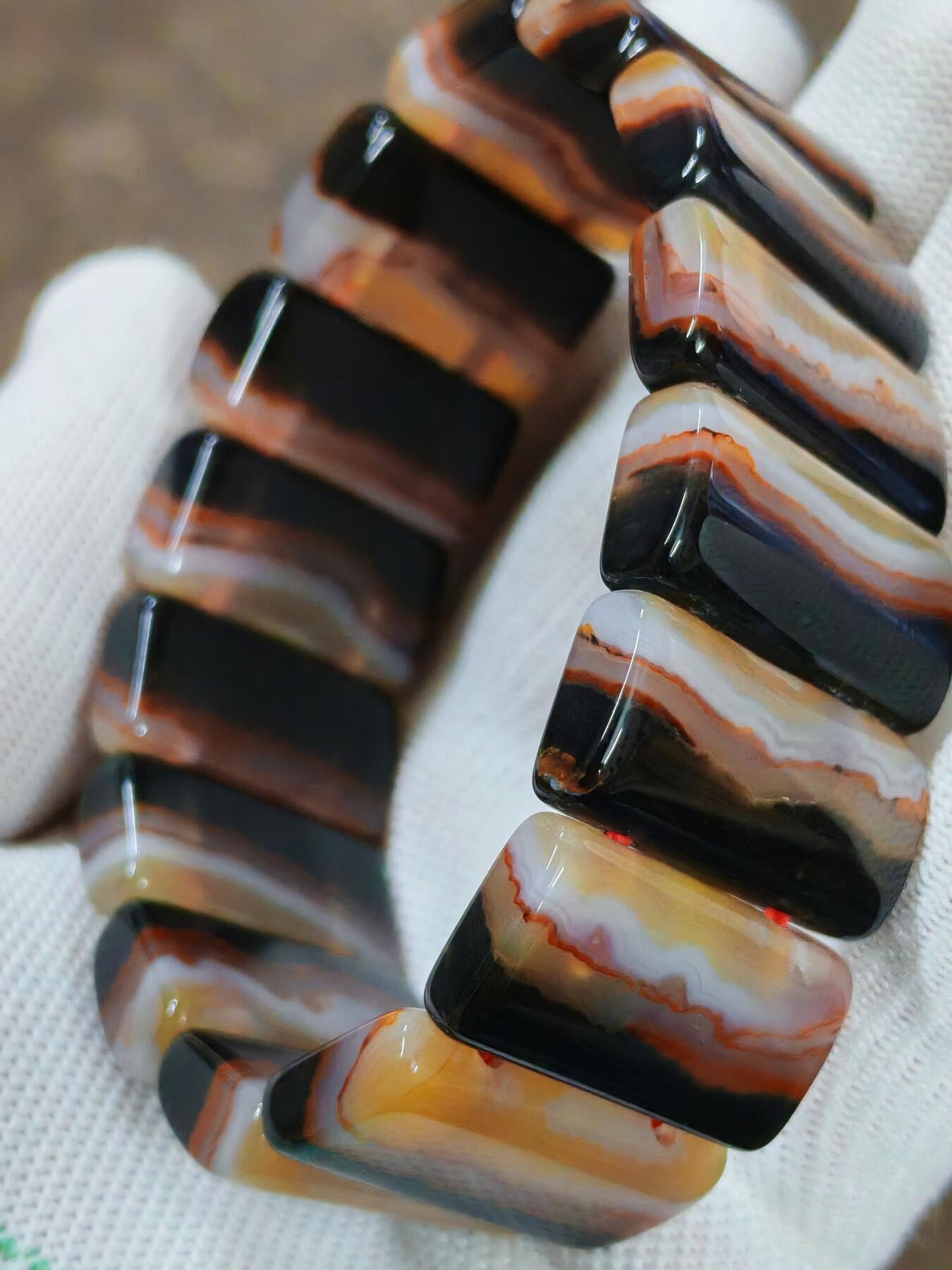 精品玛瑙手排手串(36050)单片尺寸26*13*7.5mm数量15片重量80.9g