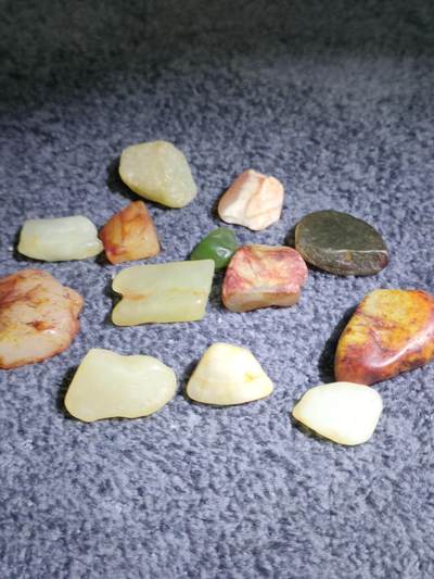 猩哥外币小铺➨【第175场】 - 和田玉原石13个