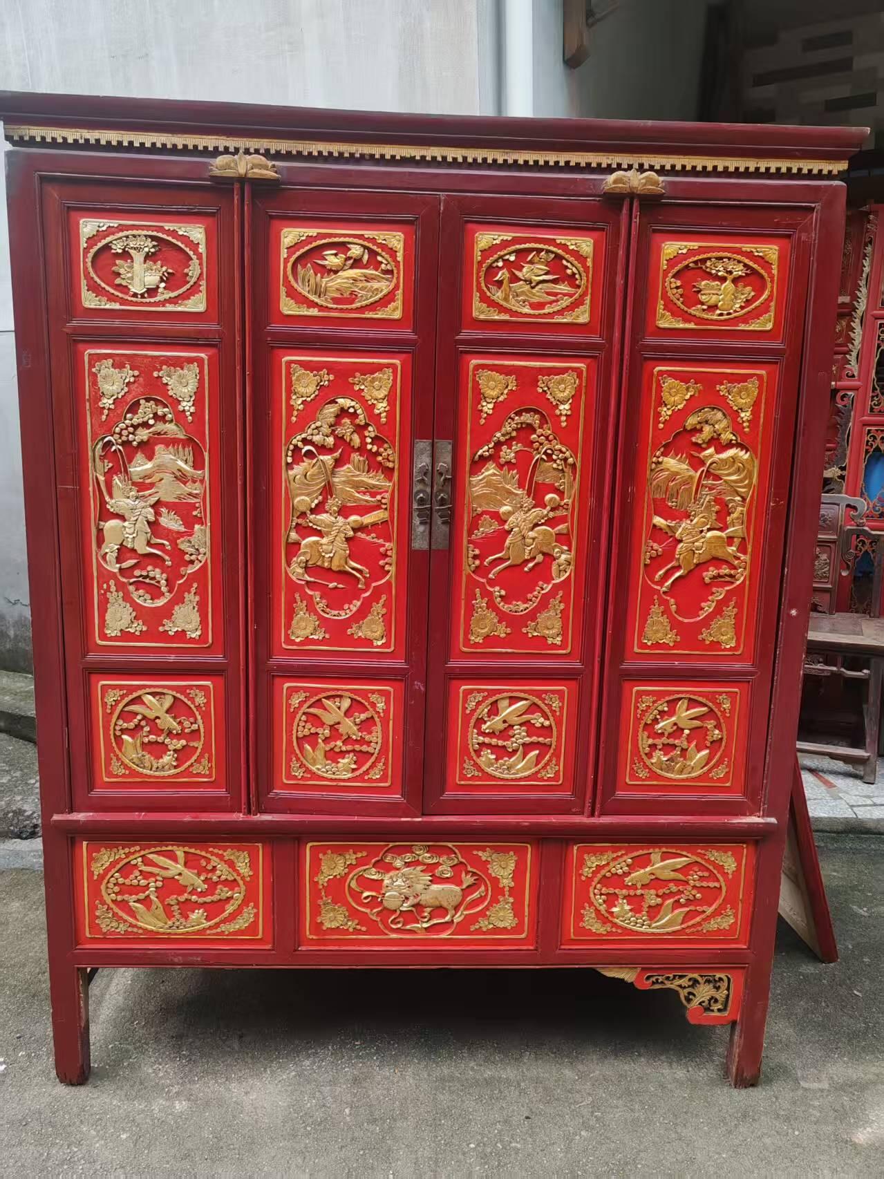 东阳鎏金雕刻大书柜，保存完整，品相如图，结实牢固，入手既用规格150/60/186左右