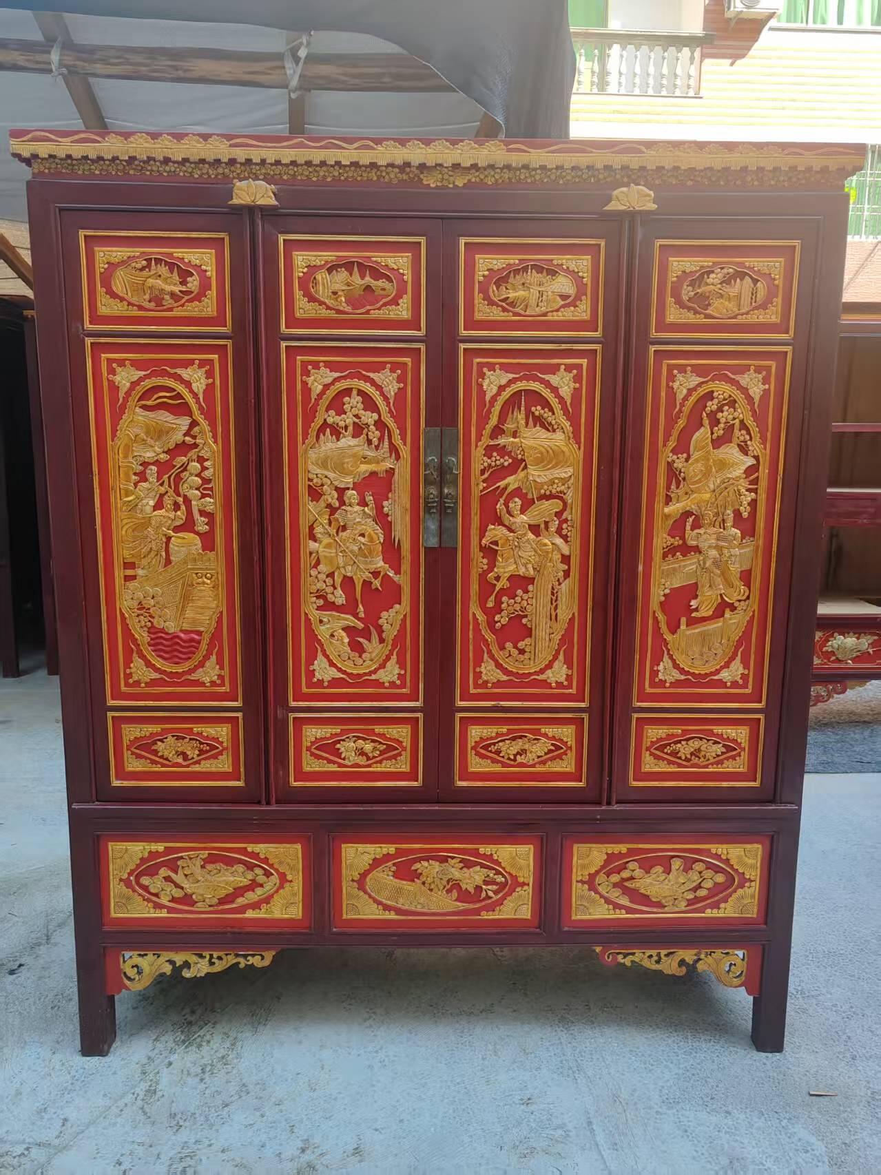 东阳鎏金雕刻大书柜，保存完整，品相如图，结实牢固，入手既用规格150/60/186左右