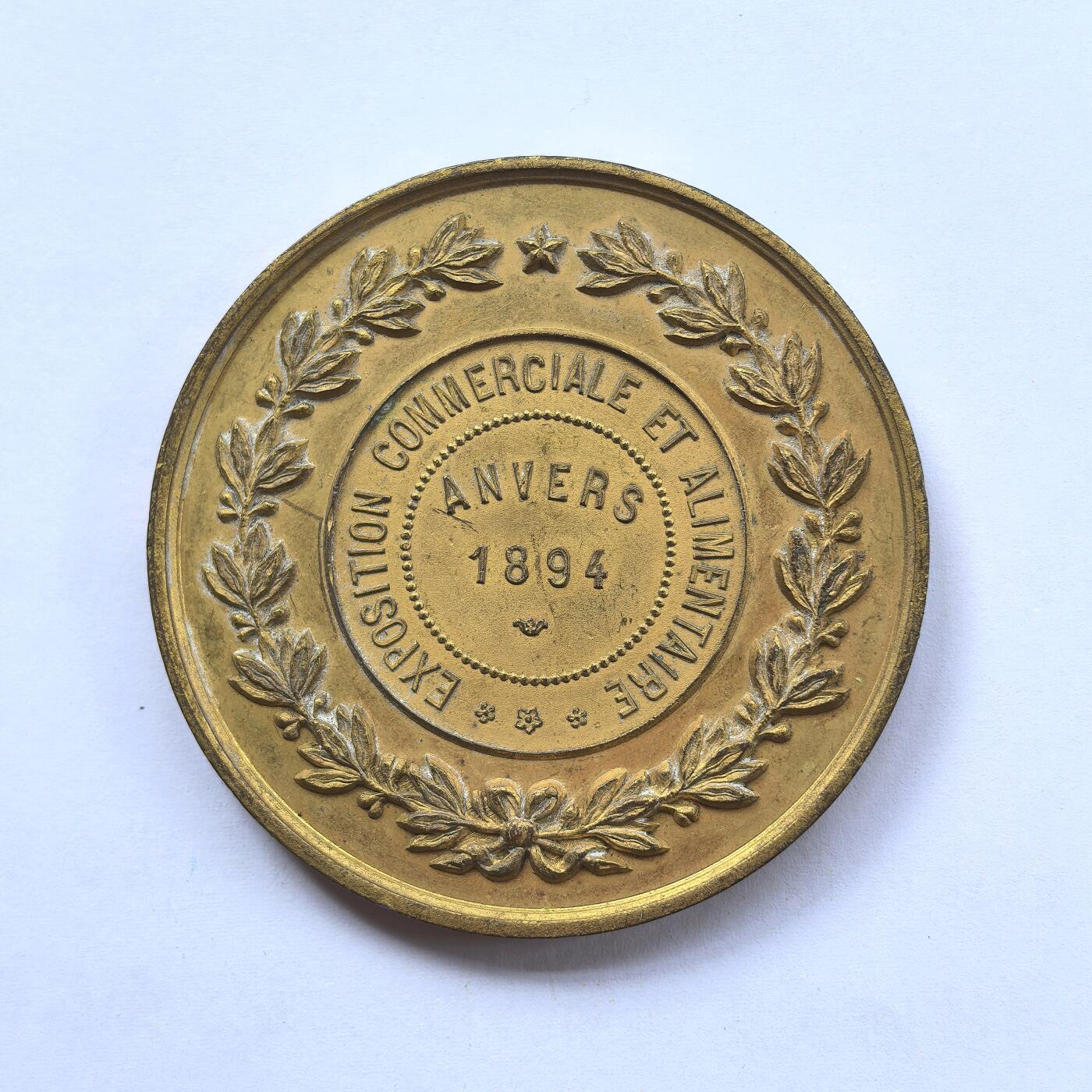 博洋堂世界钱币拍卖第134期（全场包邮） 1894年比利时国王头像世博会高浮雕镀金巨大铜章，56mm，金水完好！