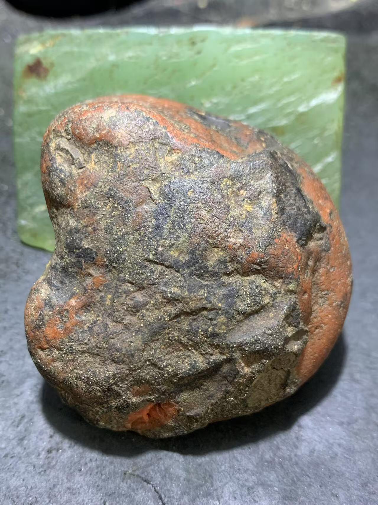 精美黑红皮开窗料火焰纹南红玛瑙原石一颗，