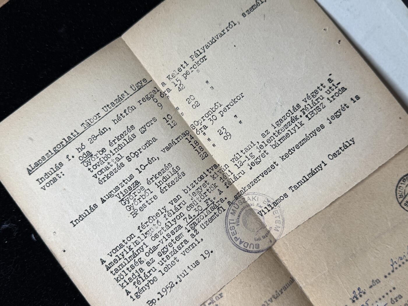 戎马世界章牌大赏第102期 1950年代匈牙利理工科大学毕业档案原件，持有人为 Bencsik Lajos，就读于 布达佩斯理工大学（Budapesti Műszaki Egyetem）电气工程学院，为“仪表机械”方向