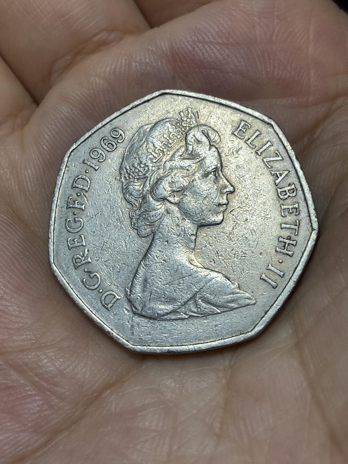 2025年第七十五场(总第一百零一场）外国好品散币(免佣金) 英国🇬🇧1969年50新便士(伊丽莎白二世中年花冠，十进制第一版首发年)