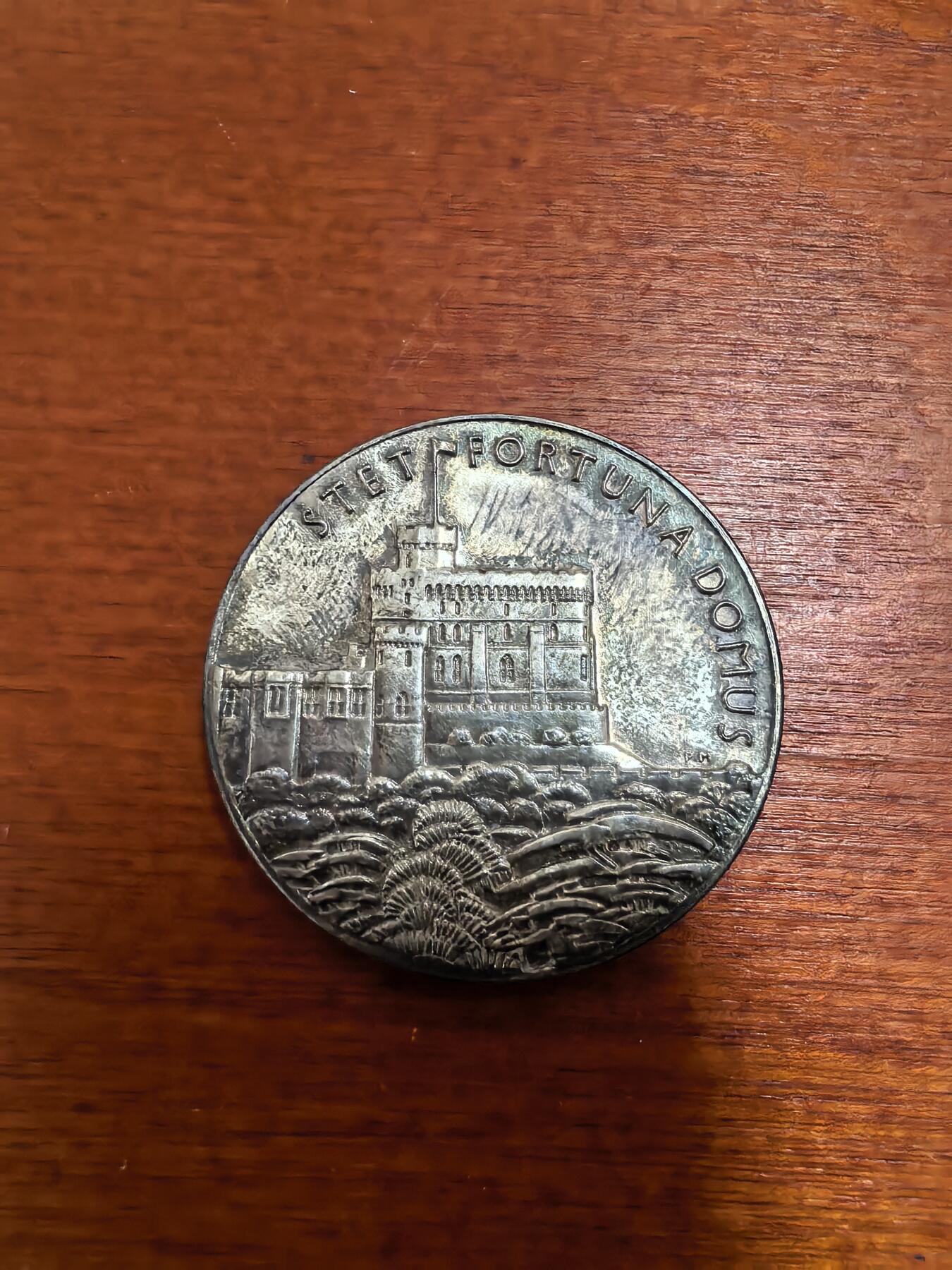 长老汇蛇年精选第三十二场拍卖 1935英国乔治五世登基25周年景观银章，15.68克，31MM，原盒