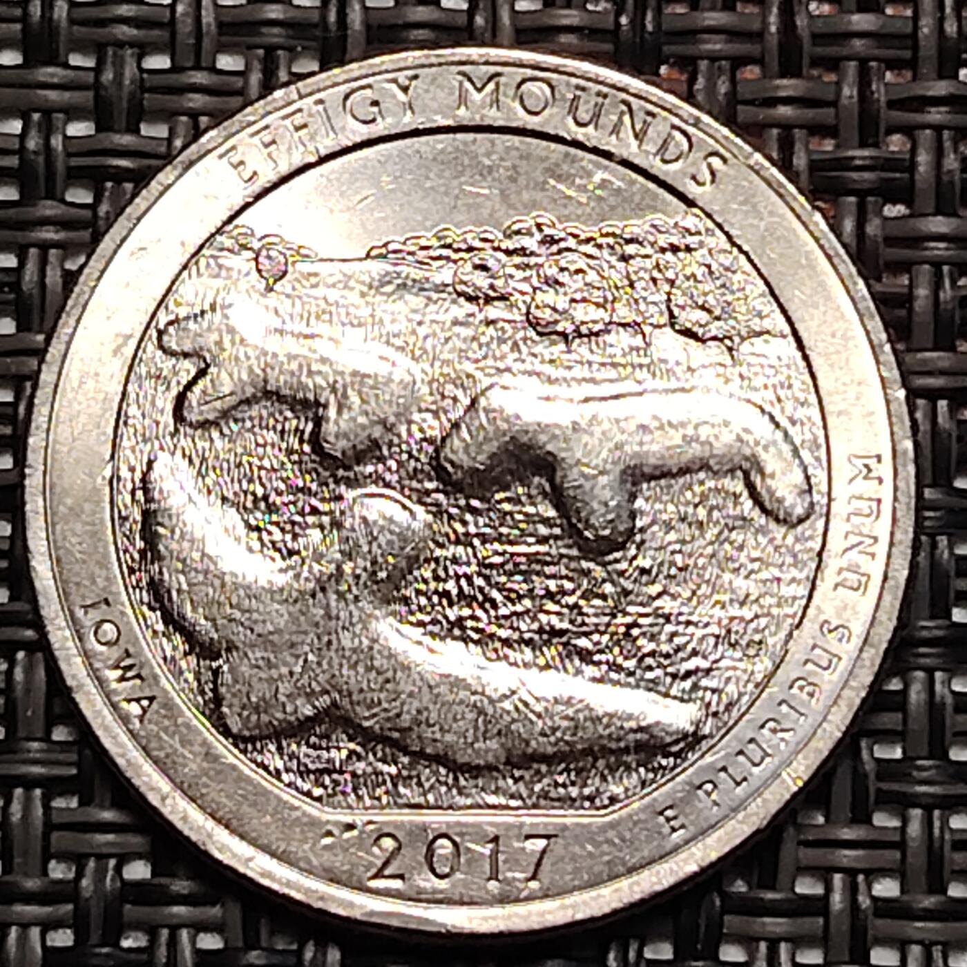 布加迪🐬～世界钱币(上海)🌾第 231 期 /  各国套币和散币 美国🇺🇸 2017年 25分 国家公园纪念币～爱荷华肖像古墓纪念碑