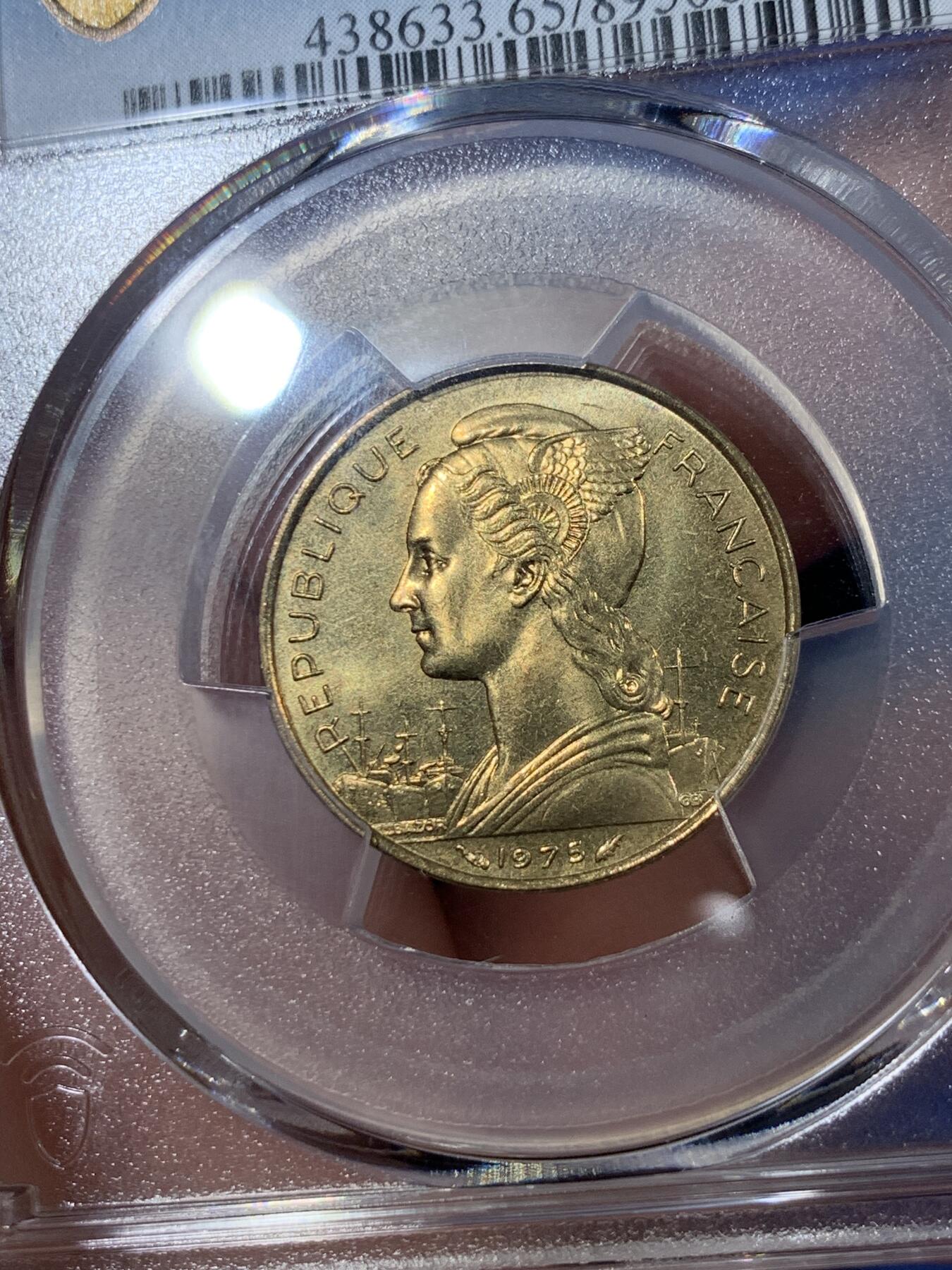 《竞宝斋》第407场 周日，周一，2场连拍 （全场包邮） PCGS MS65 法属阿法伊萨1975年20法郎黄铜币 最热门的法属地区之一 高分好品少见 两面转光 分数很不错