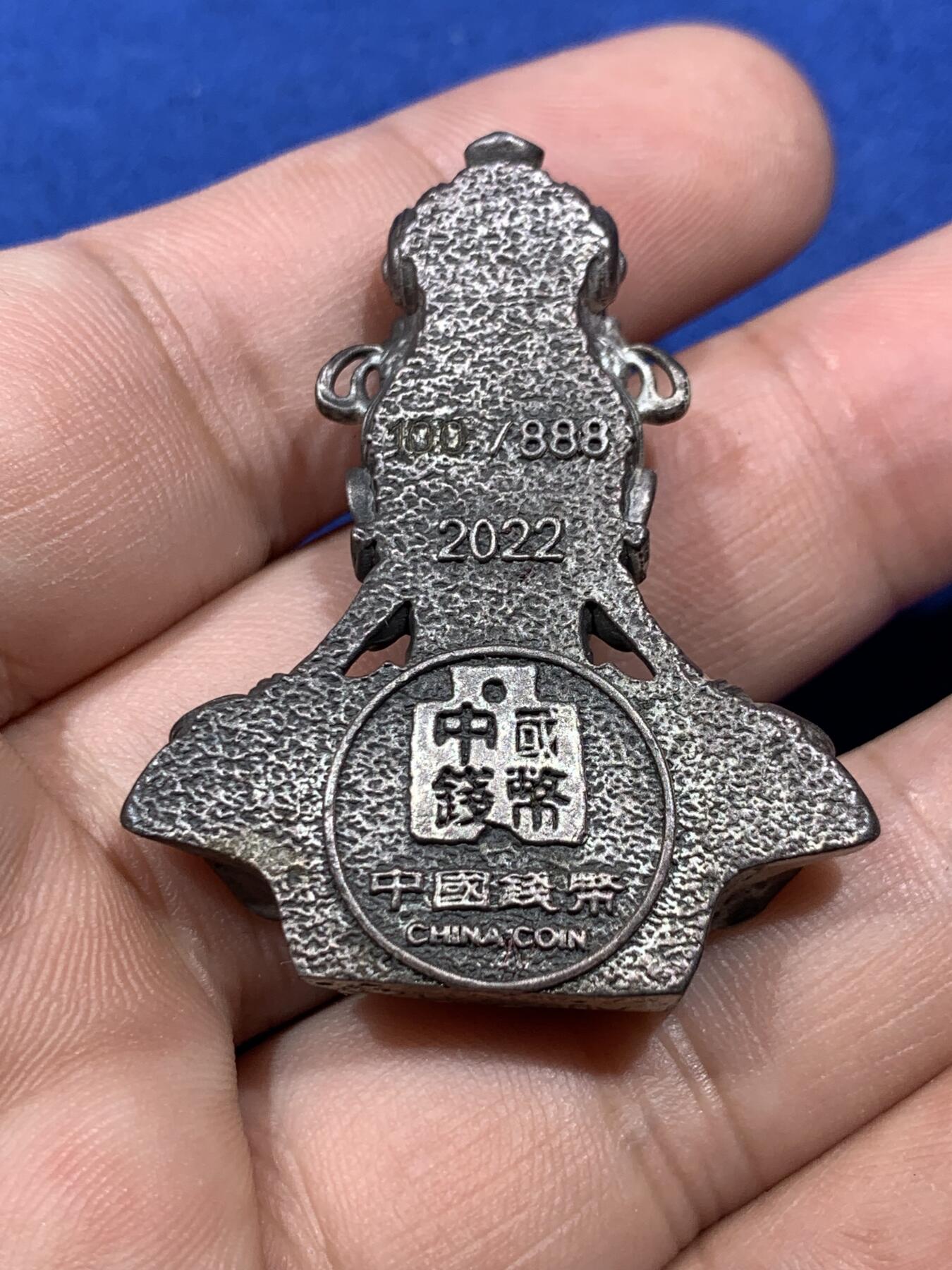 《竞宝斋》第407场 周日，周一，2场连拍 （全场包邮） 2022年佛教观音 925银 雕塑，限量100枚，底座有号码，克重41.5克