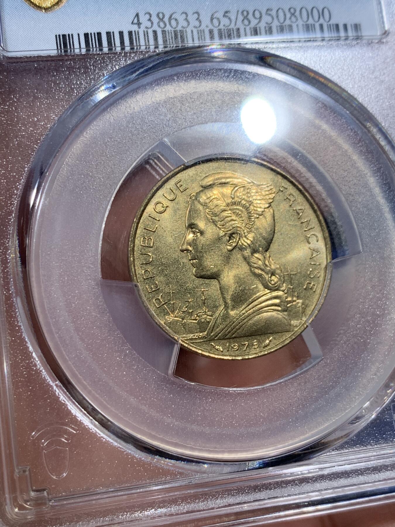 《竞宝斋》第407场 周日，周一，2场连拍 （全场包邮） PCGS MS65 法属阿法伊萨1975年20法郎黄铜币 最热门的法属地区之一 高分好品少见 两面转光 分数很不错