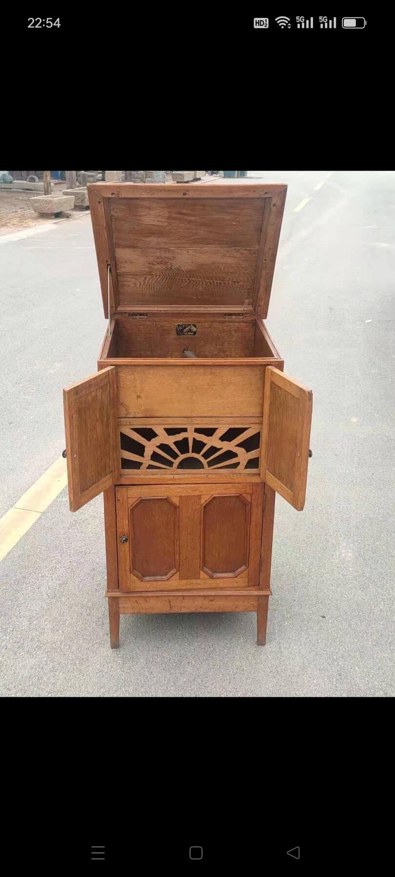 民国时期美国胜利牌柜式手摇留声机，保存完好，品相如图，正常使用，包老保真。