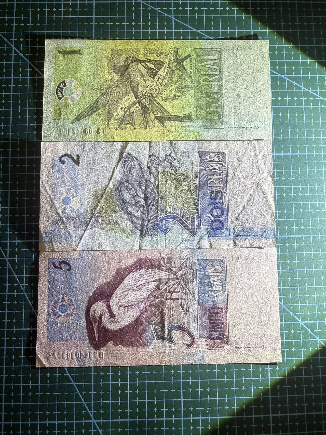【炜奕收藏】，第四十期 巴西上个版本1-5雷亚尔，品相如图