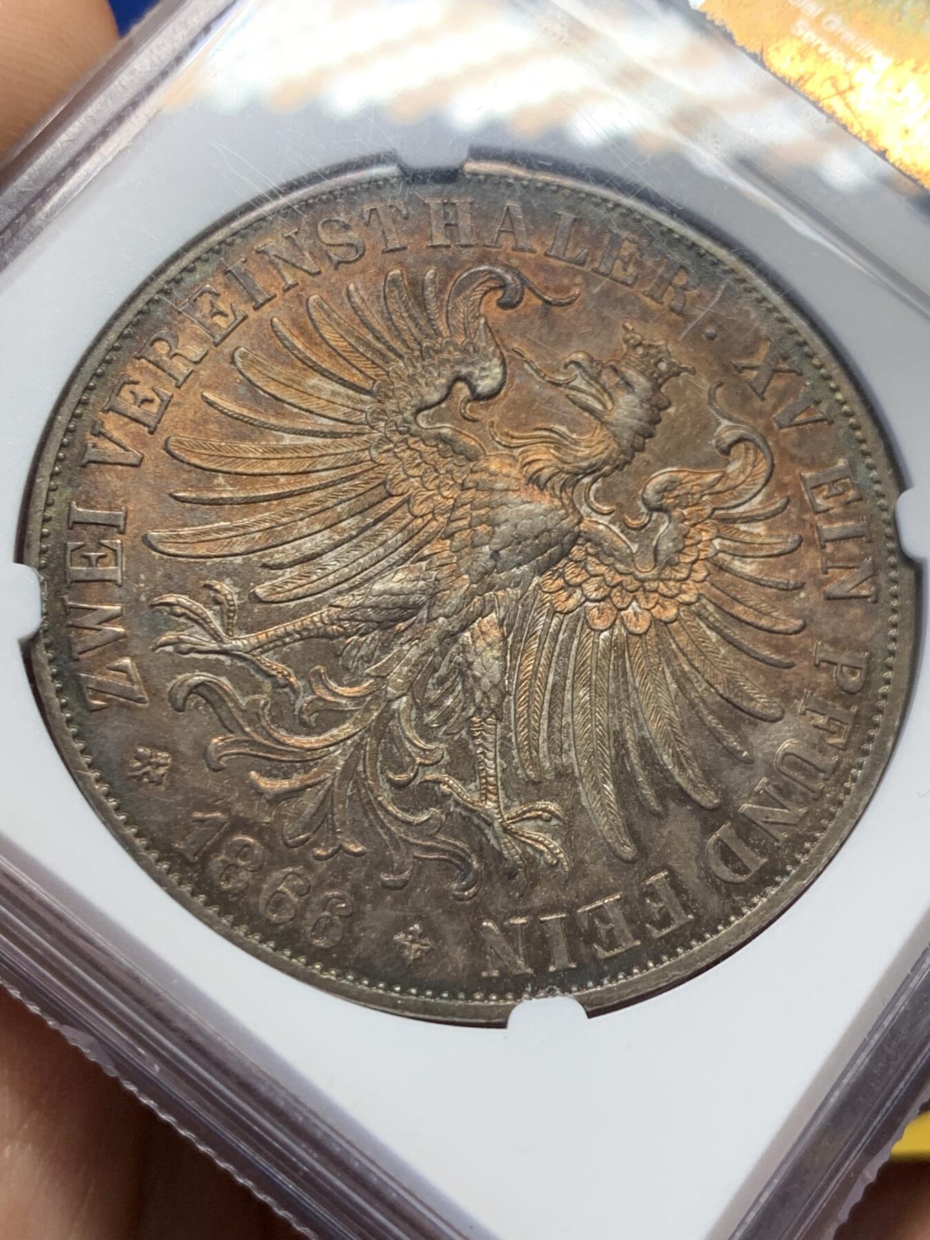 《竞宝斋》第407场 周日，周一，2场连拍 （全场包邮） NGC UNC 德国1866年法兰克福少女流通2泰勒 酒红色包浆 盒边有损