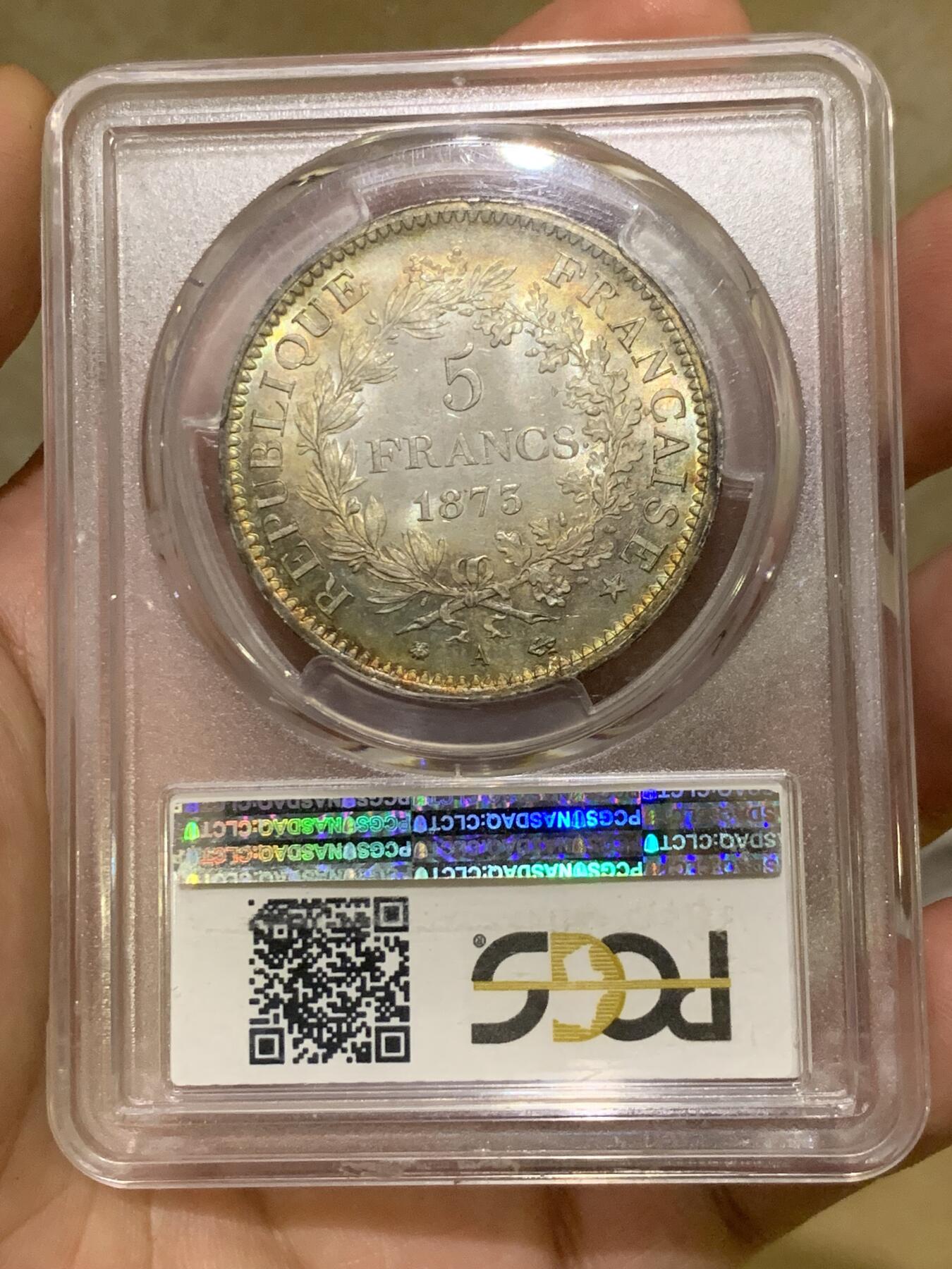 《竞宝斋》第407场 周日，周一，2场连拍 （全场包邮） PCGS MS66 法国1873年大力神5法郎银币，该版本最高分67分，这枚细节完美，正反面细节突出，视线所及之处皆为五彩，难得藏品。