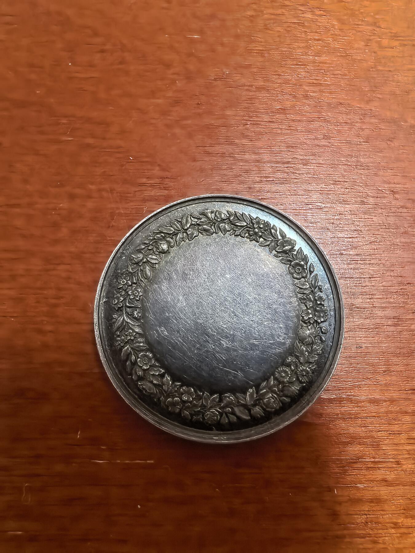 长老汇蛇年精选第三十二场拍卖 法国结婚银章，未刻字，11克，30MM，边有银标