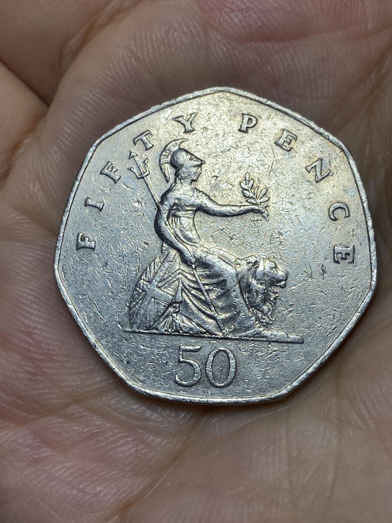 2025年第七十五场(总第一百零一场）外国好品散币(免佣金) 散币少见–英国🇬🇧1982年50新便士(伊丽莎白二世中年花冠，第二版首发年仅发行3年)