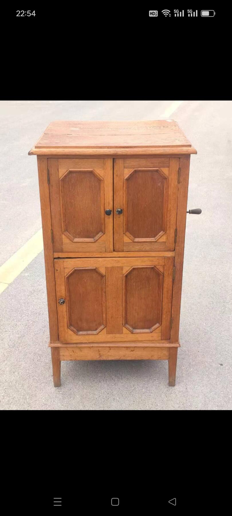 民国时期美国胜利牌柜式手摇留声机，保存完好，品相如图，正常使用，包老保真。