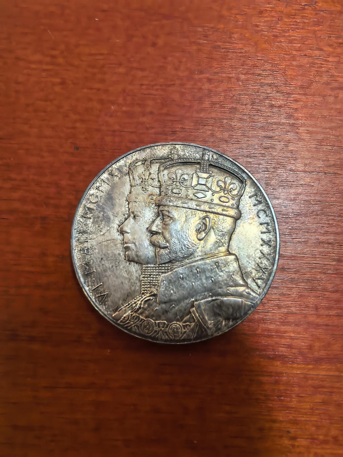 长老汇蛇年精选第三十二场拍卖 1935英国乔治五世登基25周年景观银章，15.68克，31MM，原盒
