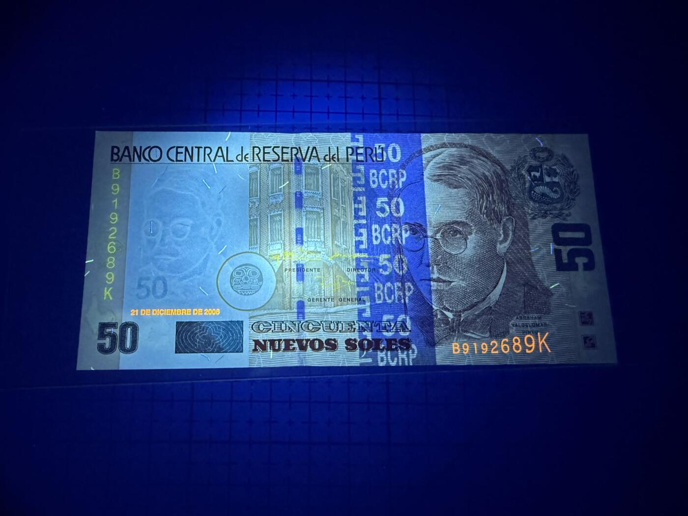 【炜奕收藏】，第四十期 2006年秘鲁50索尔，UNC品相，号码无47