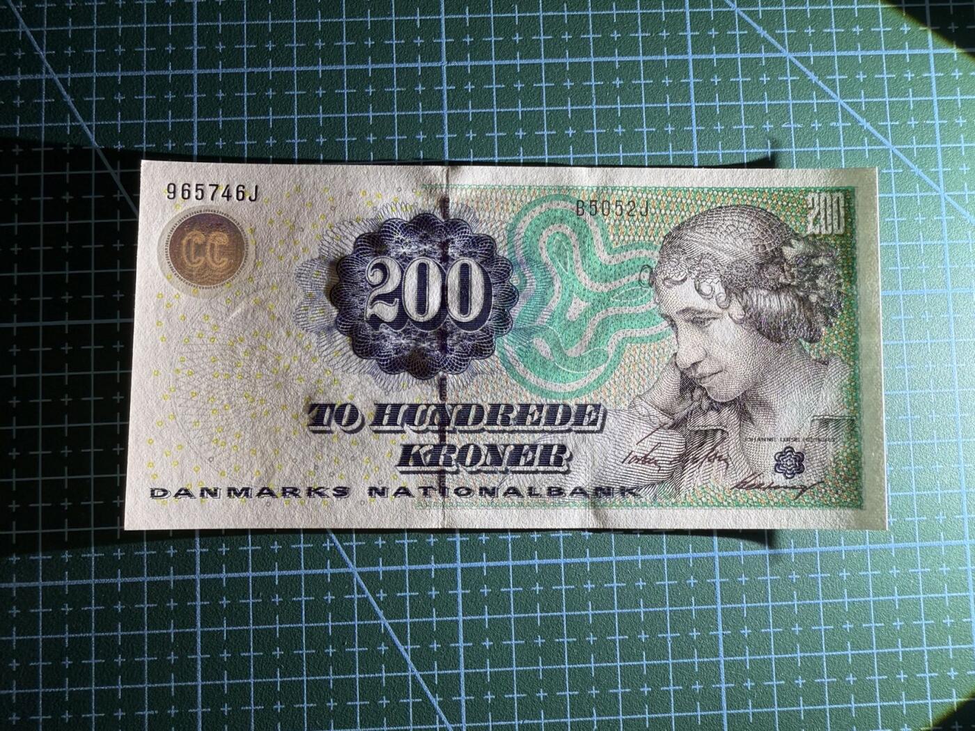 【炜奕收藏】，第四十期 2005年丹麦200克朗，UNC品相