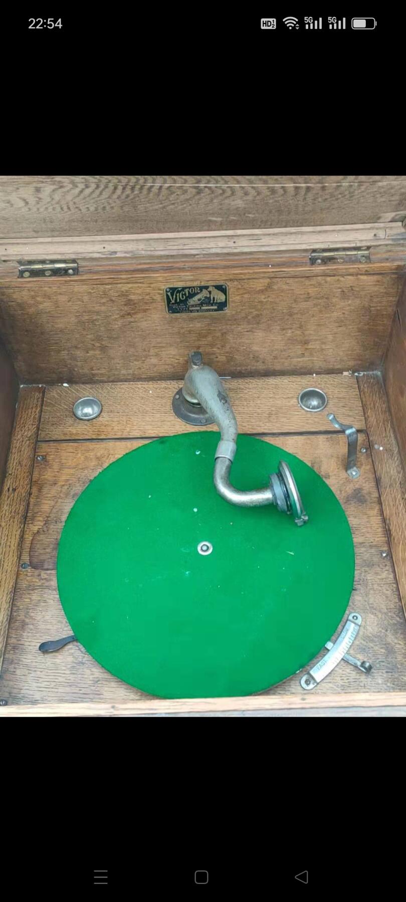 民国时期美国胜利牌柜式手摇留声机，保存完好，品相如图，正常使用，包老保真。