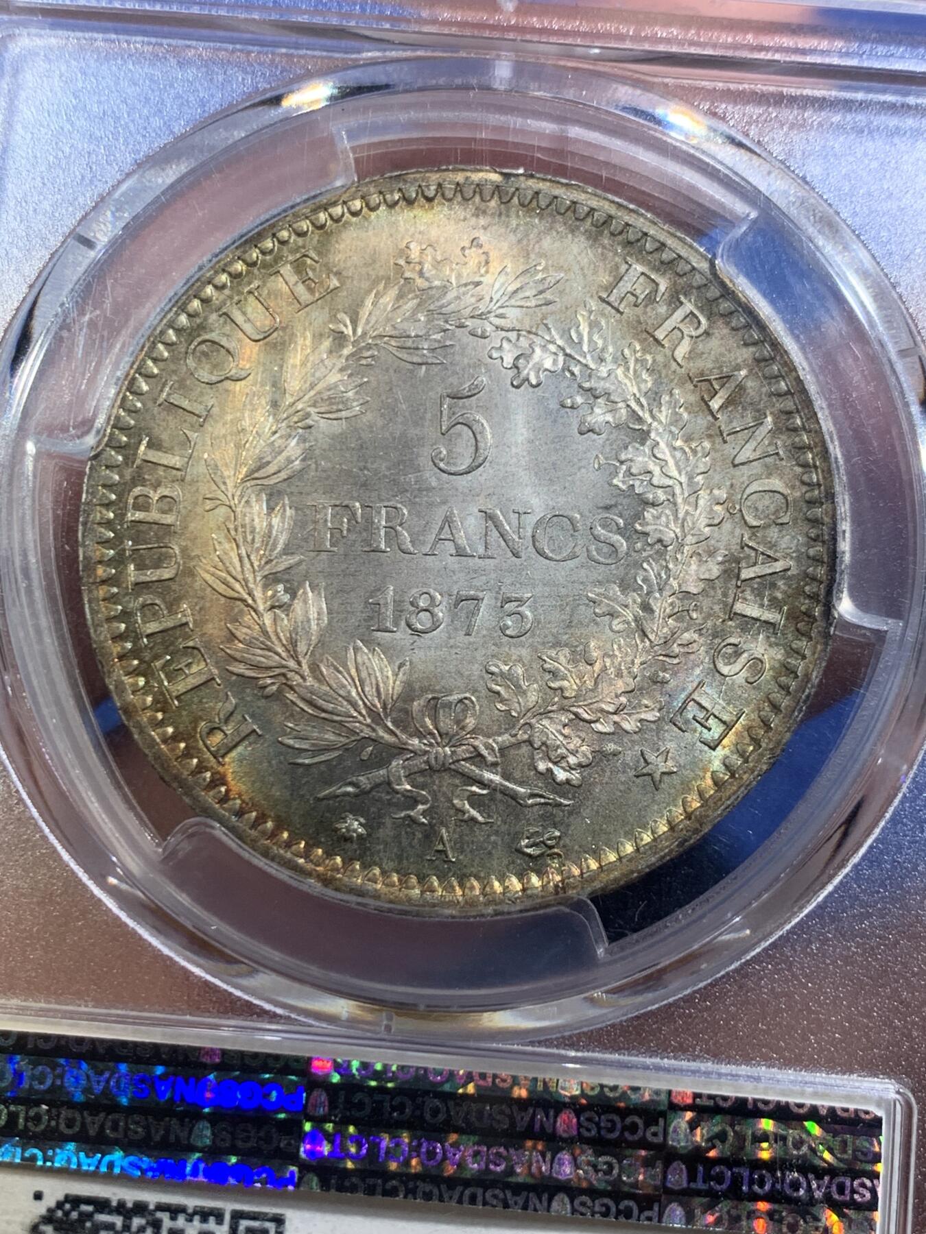 《竞宝斋》第407场 周日，周一，2场连拍 （全场包邮） PCGS MS66 法国1873年大力神5法郎银币，该版本最高分67分，这枚细节完美，正反面细节突出，视线所及之处皆为五彩，难得藏品。
