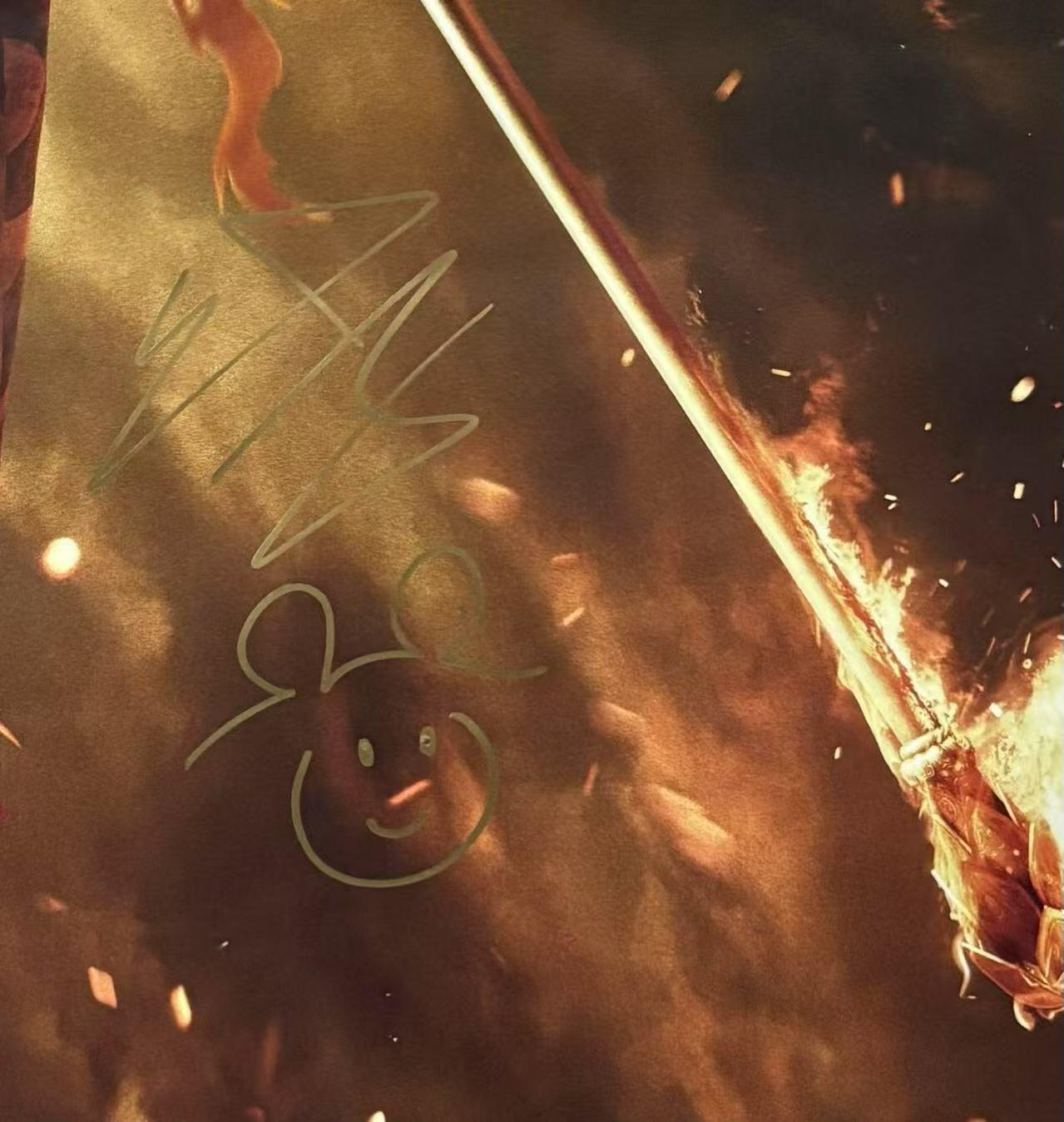 零元拍：《哪吒之魔童降世》影片编剧导演，才华横溢的饺子大大亲笔签绘公映正式版海报。