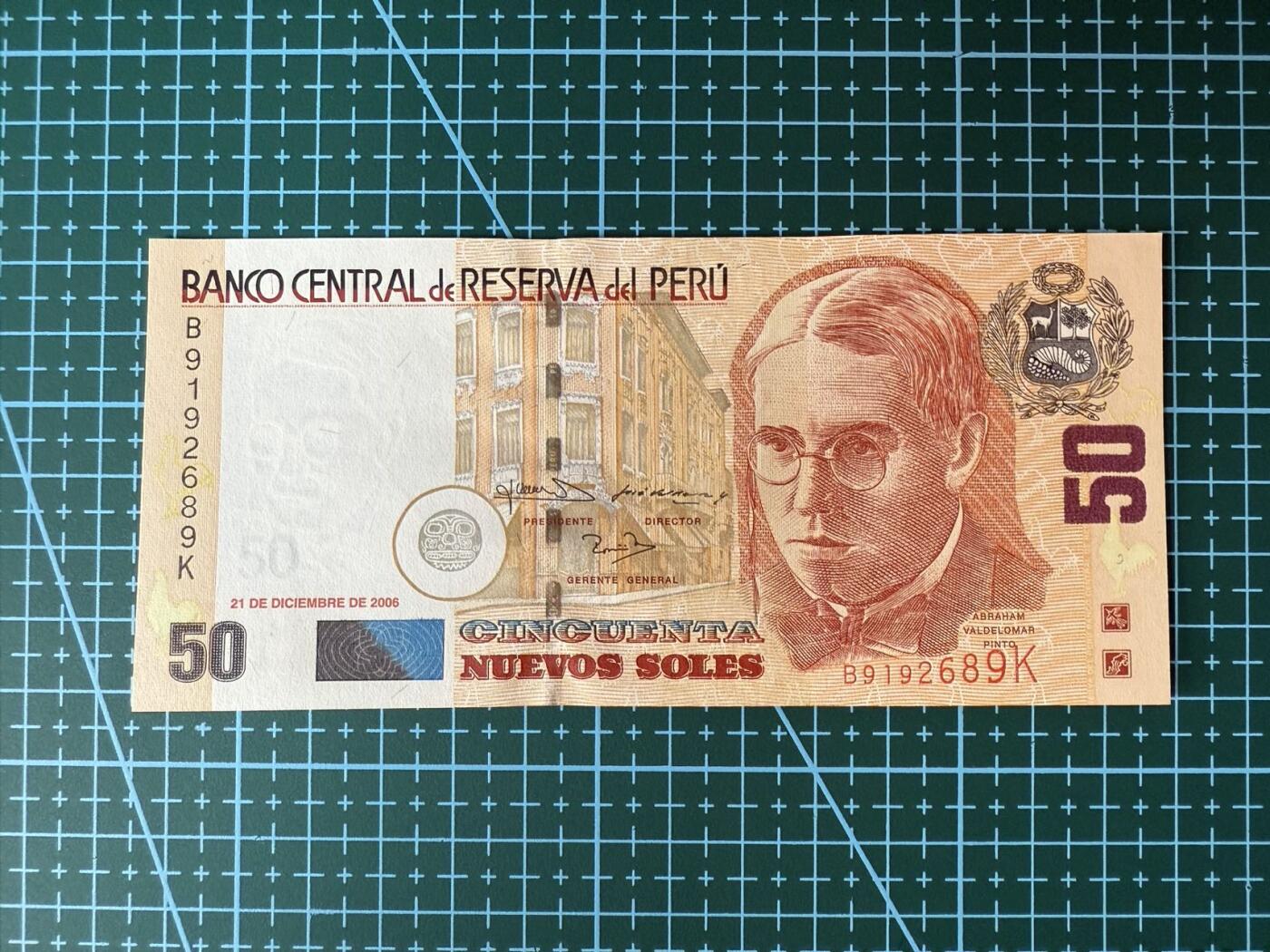 【炜奕收藏】，第四十期 2006年秘鲁50索尔，UNC品相，号码无47