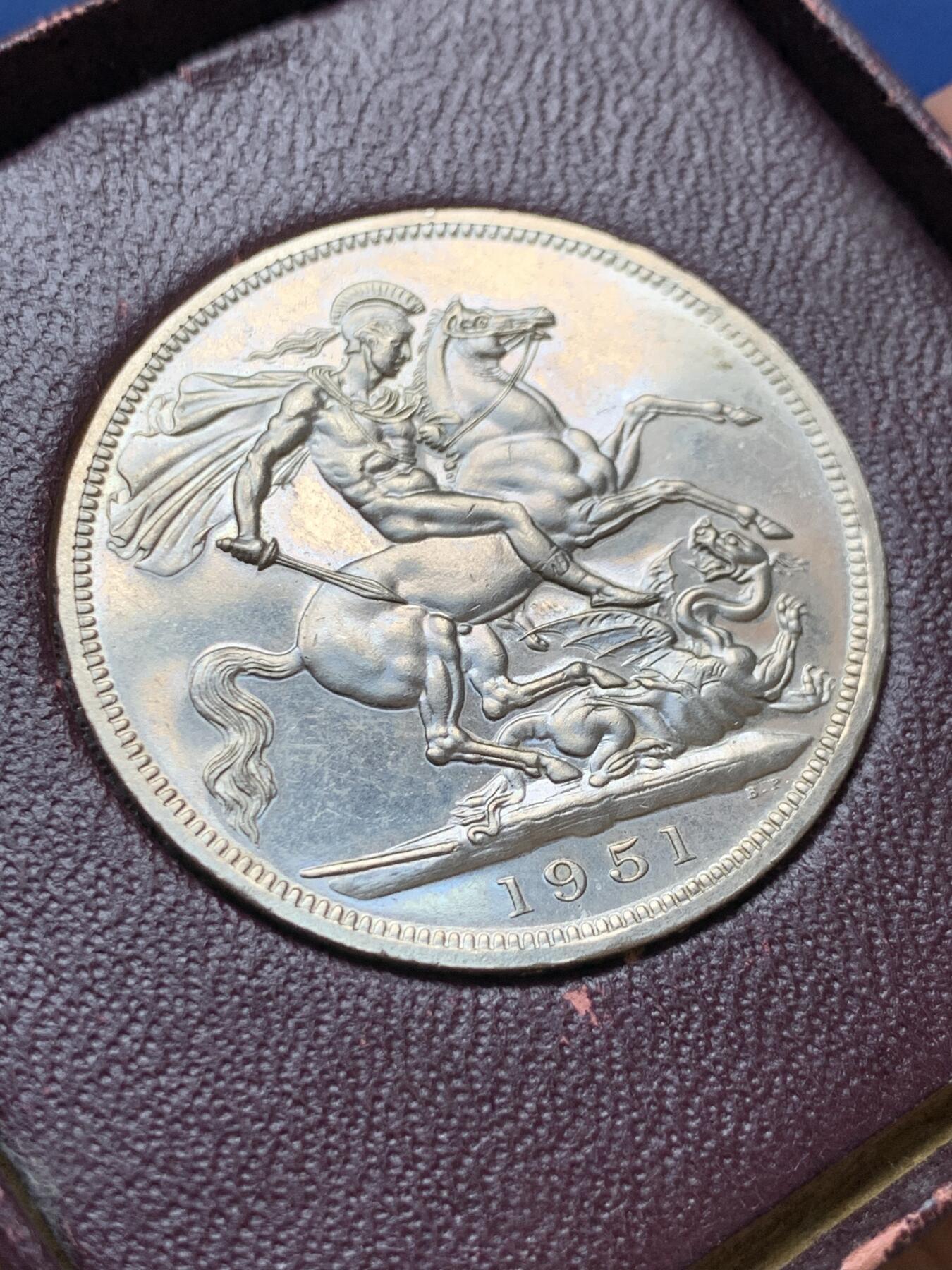 《竞宝斋》第407场 周日，周一，2场连拍 （全场包邮） 英国1951镍马剑乔治六世克朗 带红色原盒和证书