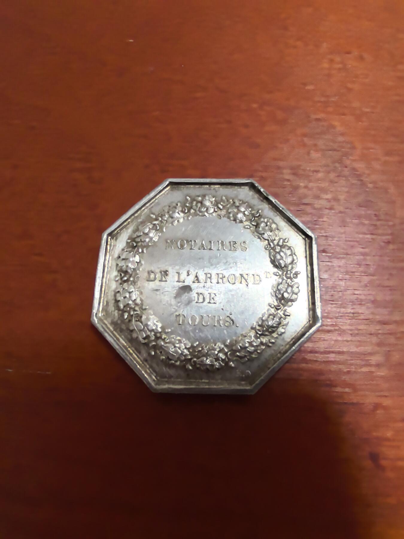 长老汇蛇年精选第三十二场拍卖 法国公证处八角银章，13克，30MM，边有银标