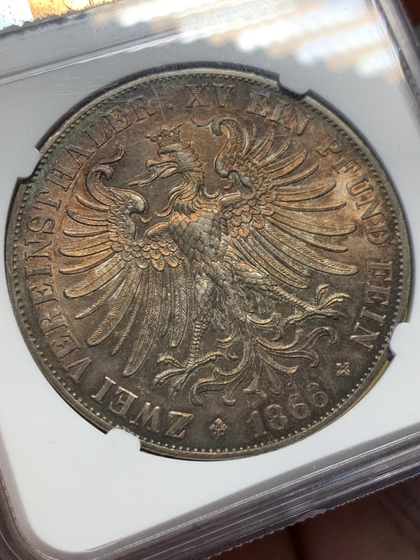 《竞宝斋》第407场 周日，周一，2场连拍 （全场包邮） NGC UNC 德国1866年法兰克福少女流通2泰勒 酒红色包浆 盒边有损