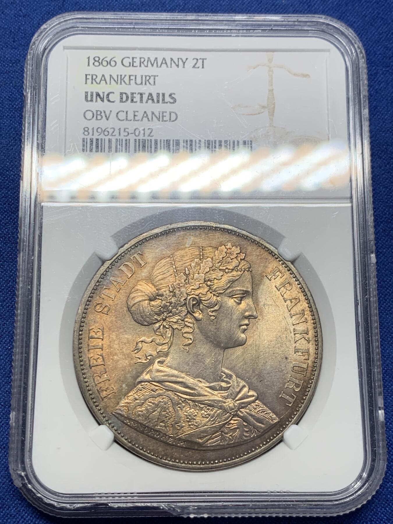 《竞宝斋》第407场 周日，周一，2场连拍 （全场包邮） NGC UNC 德国1866年法兰克福少女流通2泰勒 酒红色包浆 盒边有损