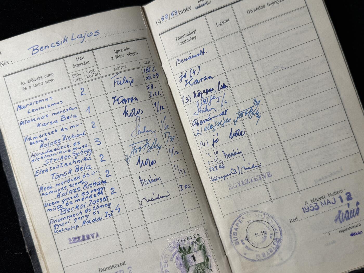 戎马世界章牌大赏第102期 1950年代匈牙利理工科大学毕业档案原件，持有人为 Bencsik Lajos，就读于 布达佩斯理工大学（Budapesti Műszaki Egyetem）电气工程学院，为“仪表机械”方向