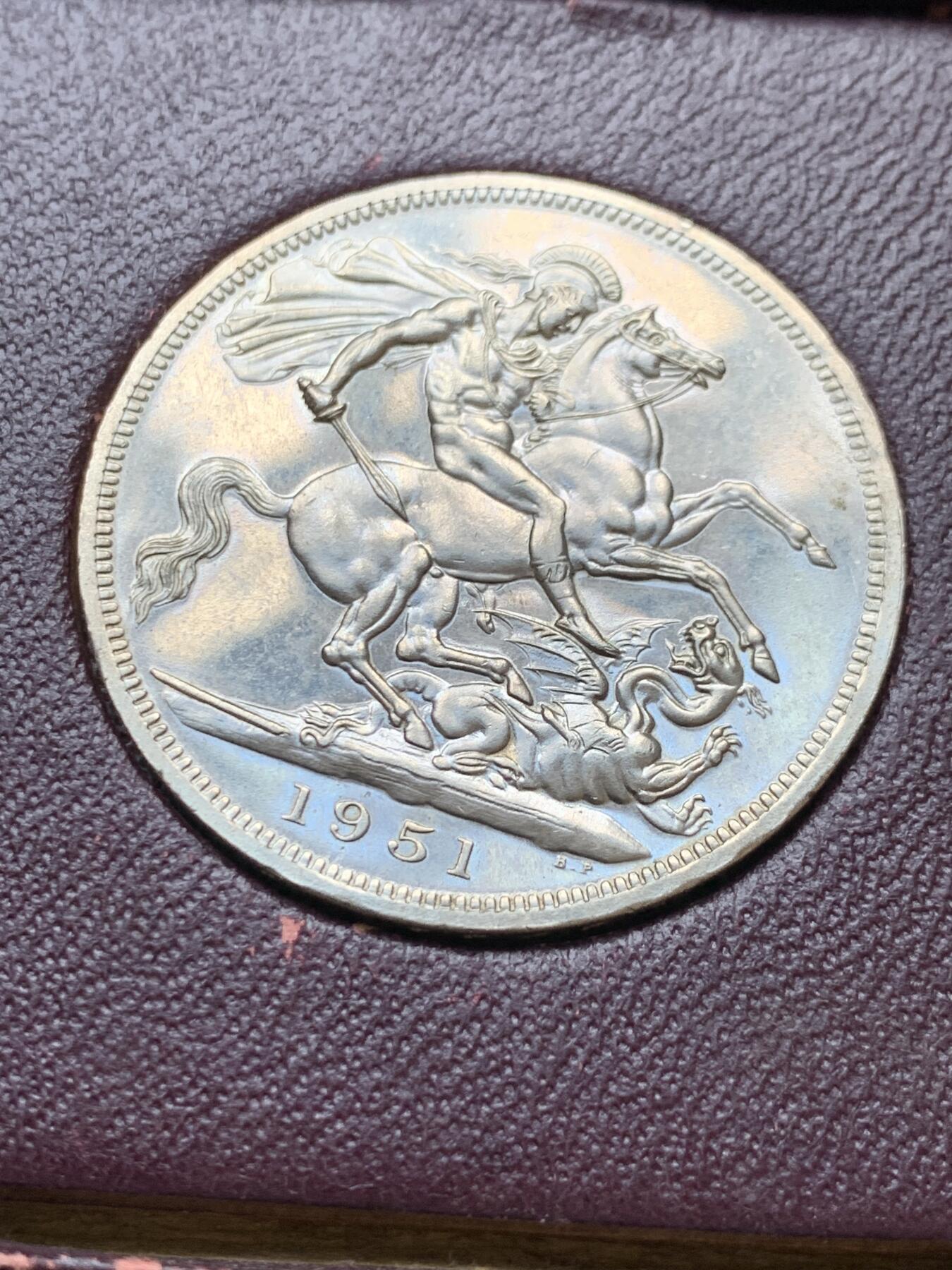 《竞宝斋》第407场 周日，周一，2场连拍 （全场包邮） 英国1951镍马剑乔治六世克朗 带红色原盒和证书