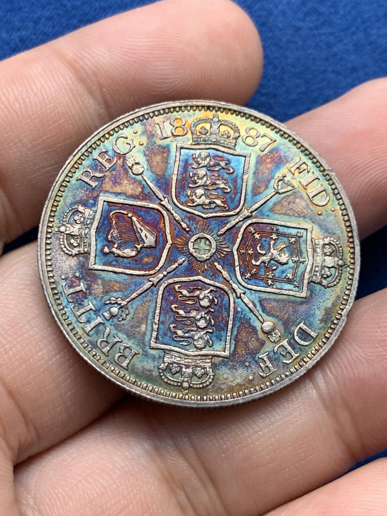《竞宝斋》第407场 周日，周一，2场连拍 （全场包邮） 英国 1887年 维多利亚 双弗洛林银币 双面绚烂五彩包浆