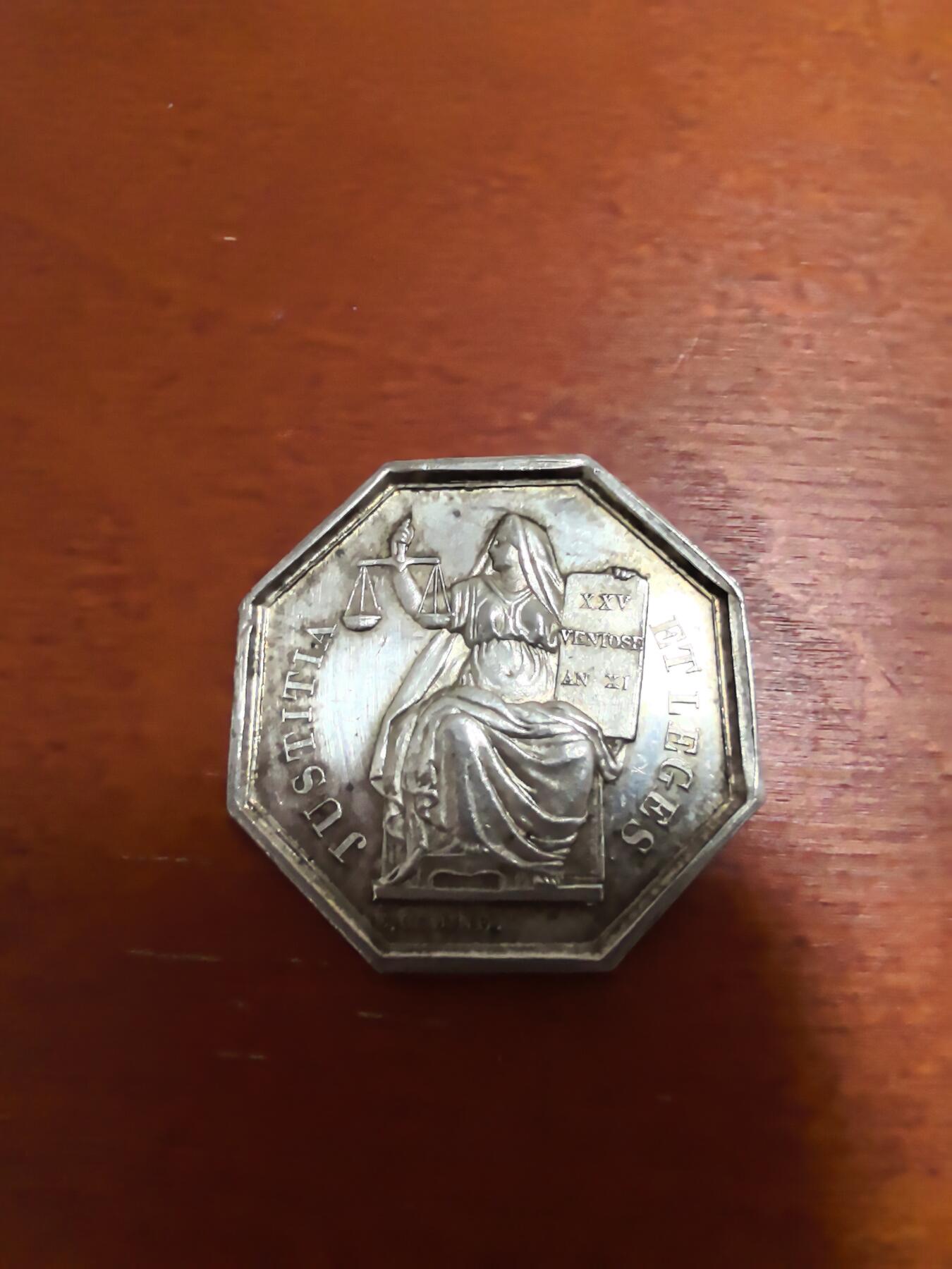 长老汇蛇年精选第三十二场拍卖 法国公证处八角银章，13克，30MM，边有银标