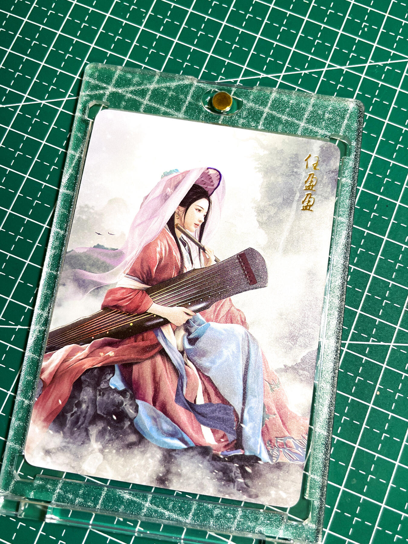 显眼宝26期 都有拍摄近景图可以细看 【带卡砖】燎原卡牌 武林志 特卡散配 最美任盈盈金彩63*88 琴弦代表思念