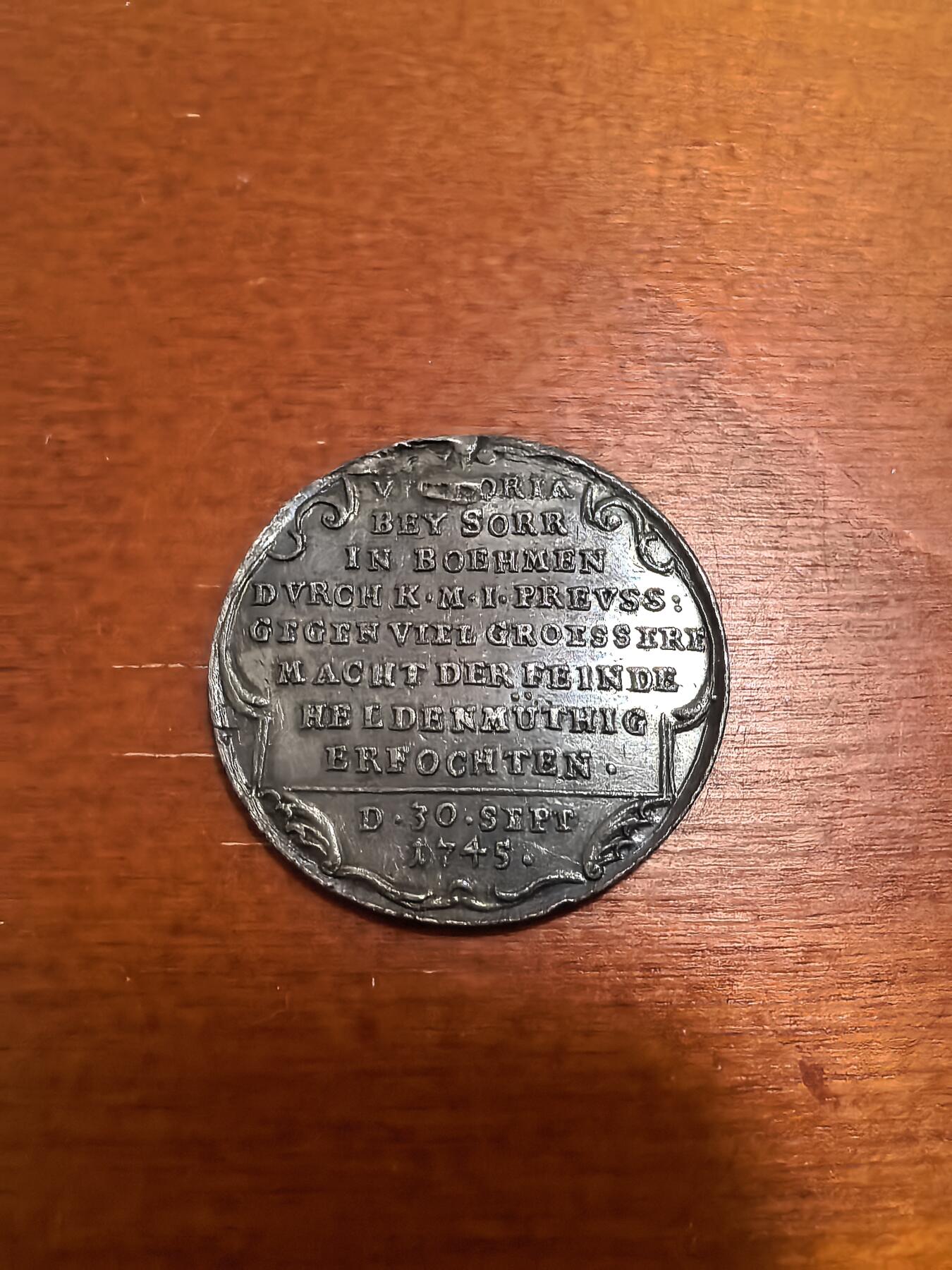 长老汇蛇年精选第三十二场拍卖 1745德国普鲁士弗雷德里希二世银章，8.88克，30MM，12点方向有焊点，MA成交价1300多元