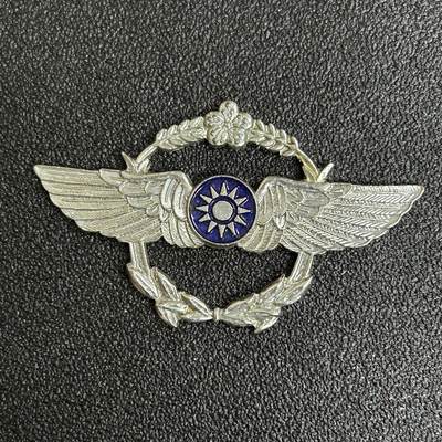 西秦中古拍卖第五十三期 - 民国空军飞行章 银色 有瑕疵 退台后