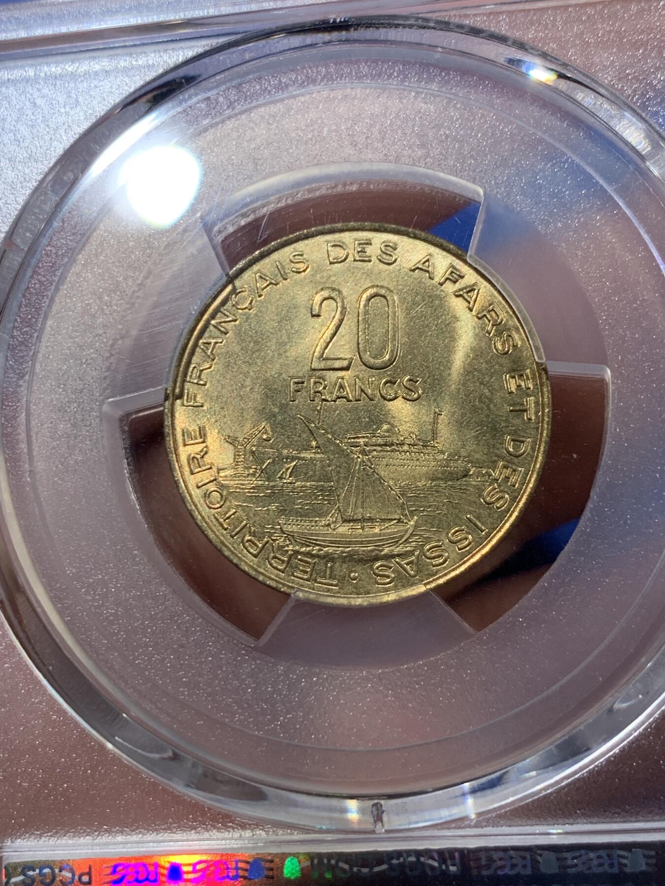 《竞宝斋》第407场 周日，周一，2场连拍 （全场包邮） PCGS MS65 法属阿法伊萨1975年20法郎黄铜币 最热门的法属地区之一 高分好品少见 两面转光 分数很不错