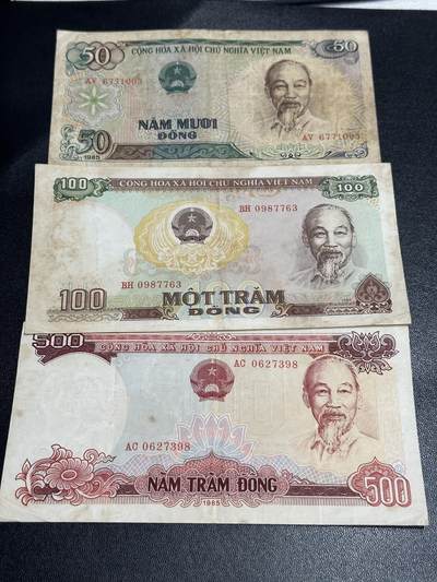 《外钞收藏家》第五百五十四期（本期拍品丰富欢迎参加）（本平台长期征集拍品、欢迎藏友们联系合作） - 1985年越南50、100、500盾 3张一起 非全新 品相如图
